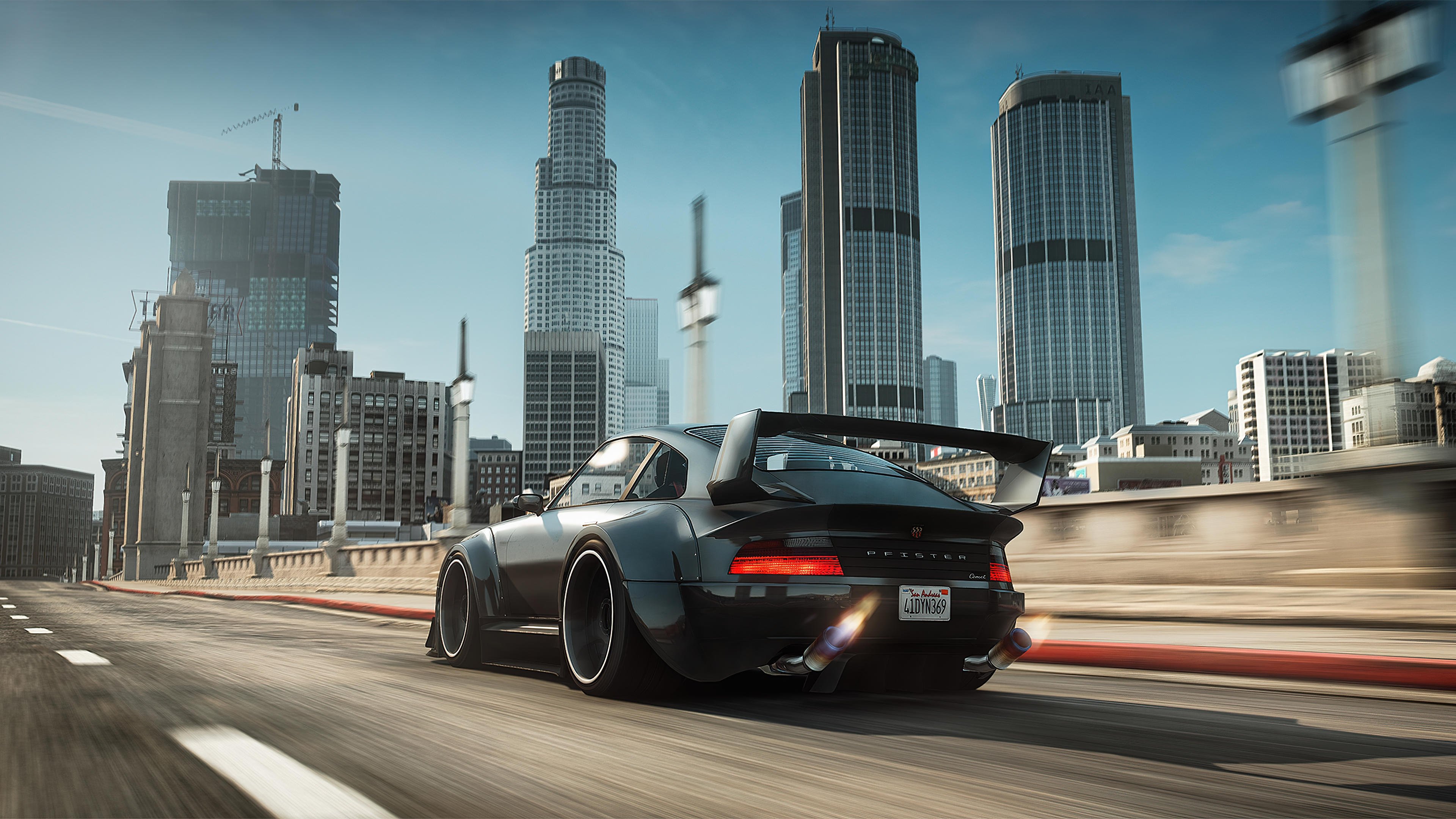 绿茵与赛道，卡塞米罗在F1街道赛之夜的十字路口